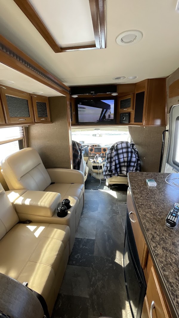 Right Side Up RV Sales dealership