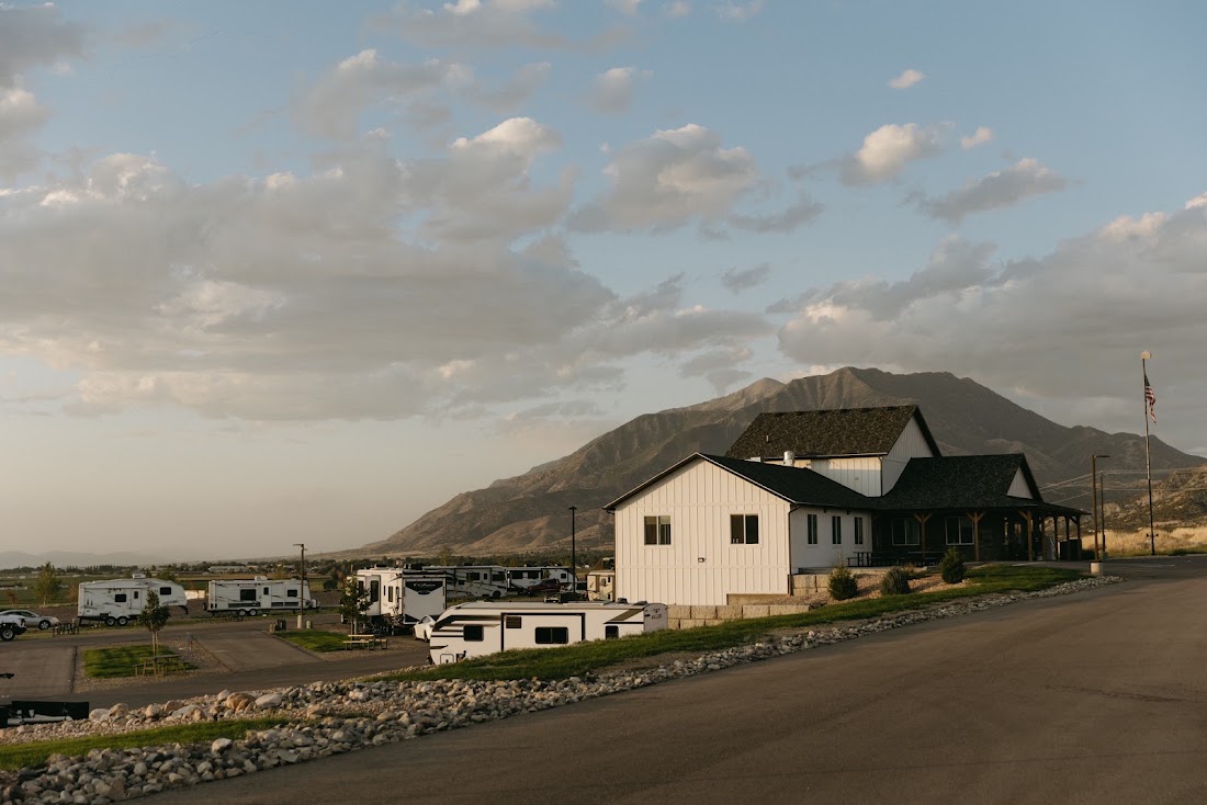Rollin' Home RV Park dealership
