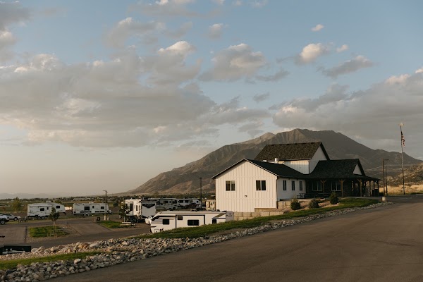 Rollin' Home RV Park dealership